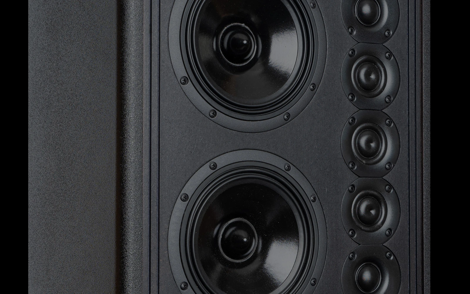 CSN Teknik installerer Magnitude Loudspeakers i vores hjemmebiograf